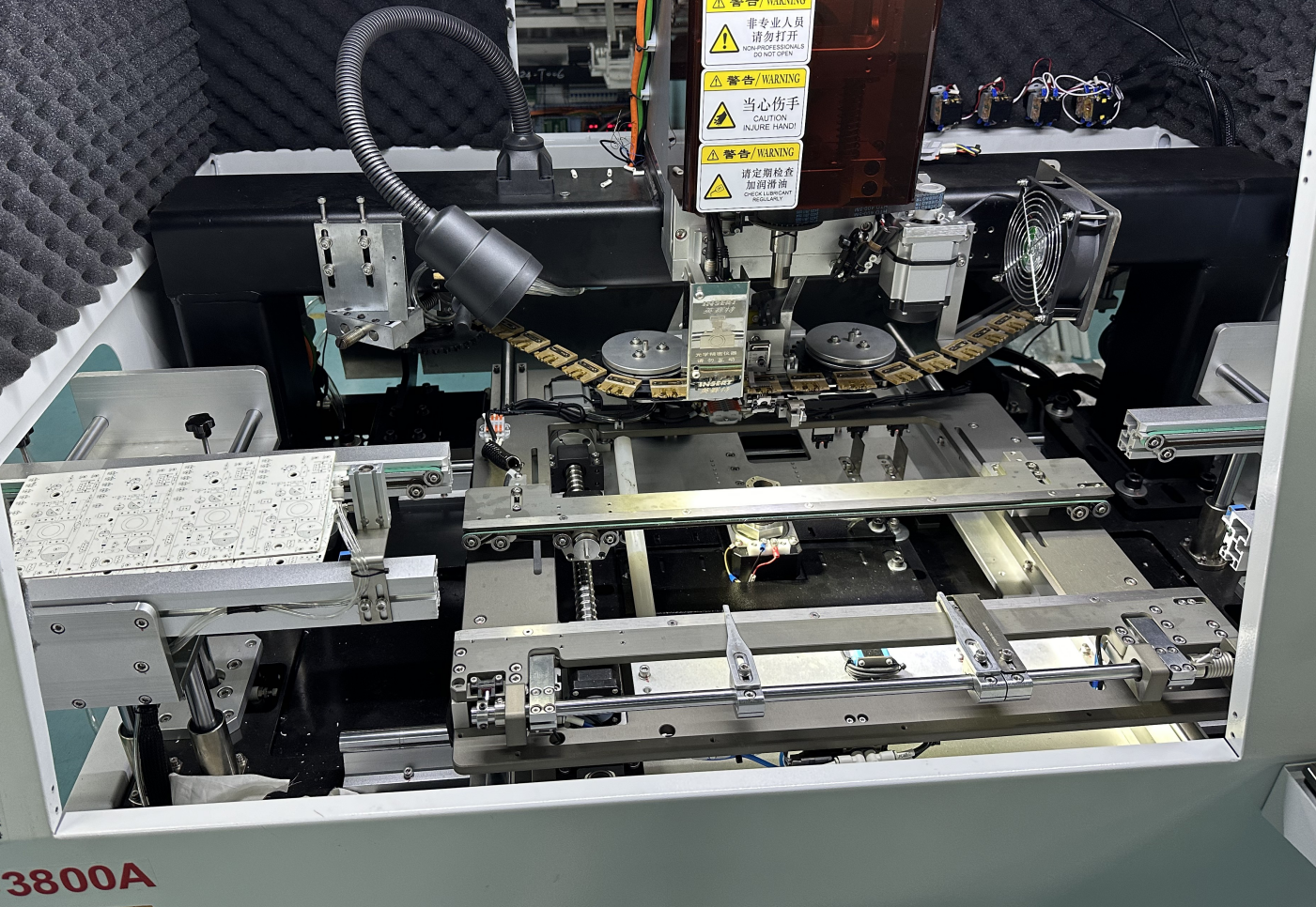 S3000 radial insertion machine front working area